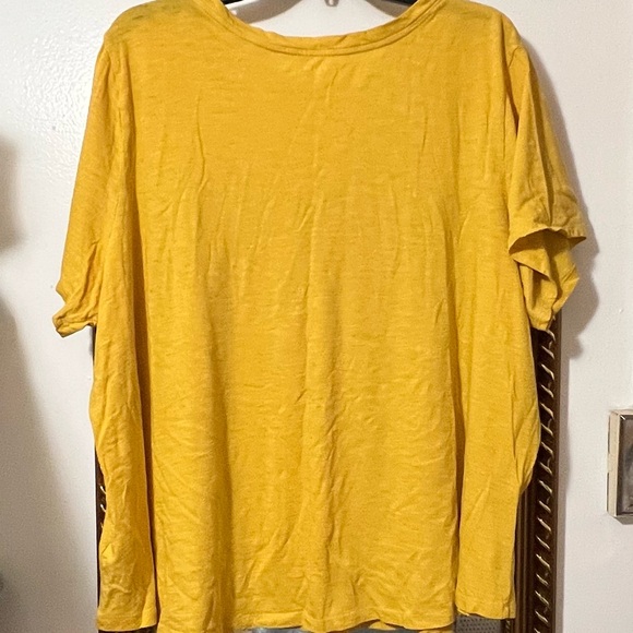 NWT Old Navy Mustard Tee with Floral Graphic size 3X - Picture 4 of 6